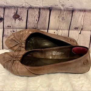 Born Taupe Handcrafted Vbee11 Flats Size 6/36.5
